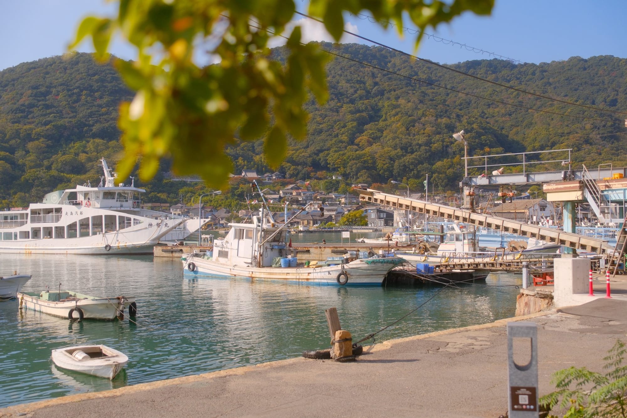 O porto: o coração da vila