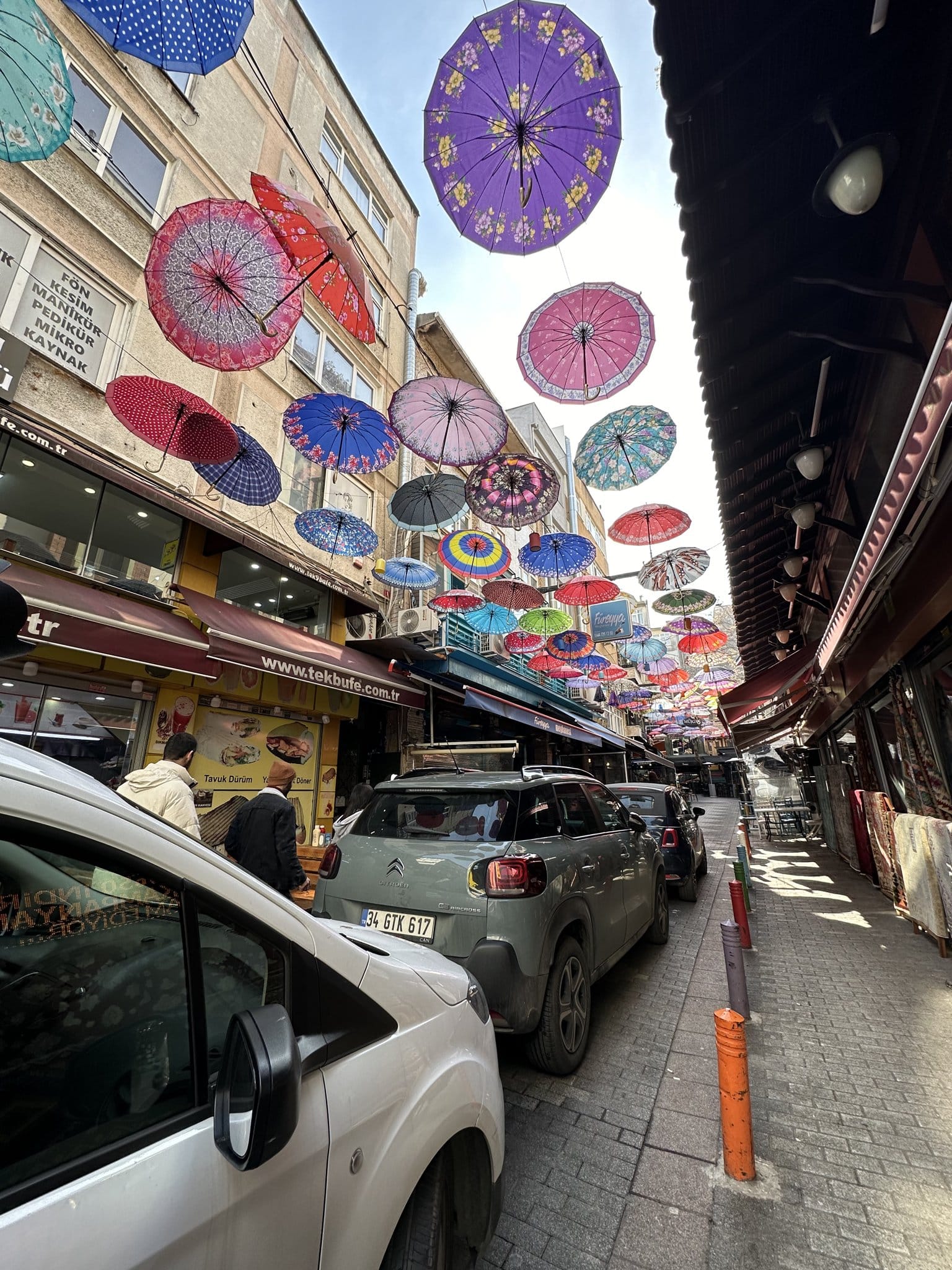 Kadıköy a pé: café, doceria e tapete turco