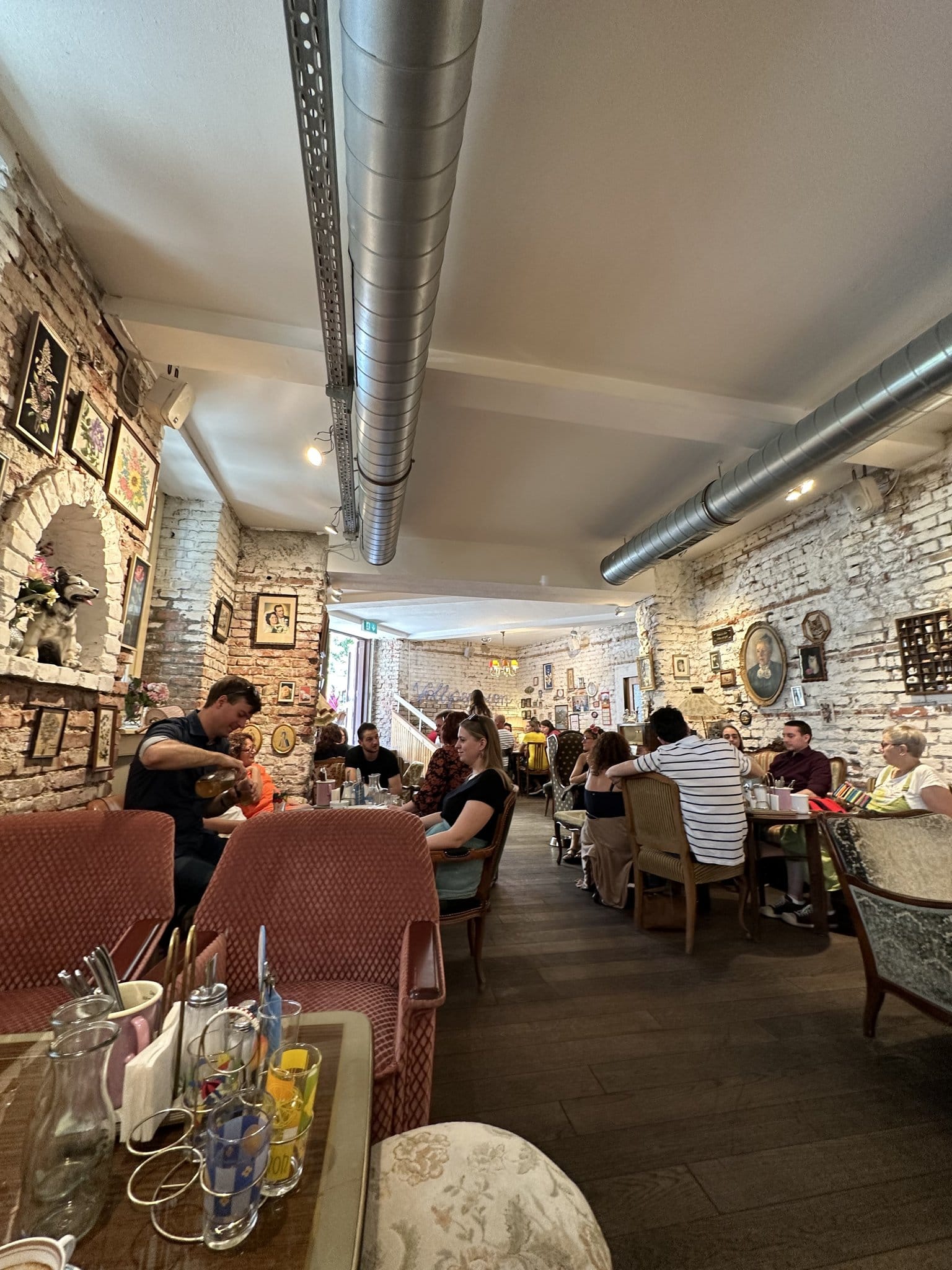 Vollpension: o café das vovós (e a Sacher Torte que a gente comeu)