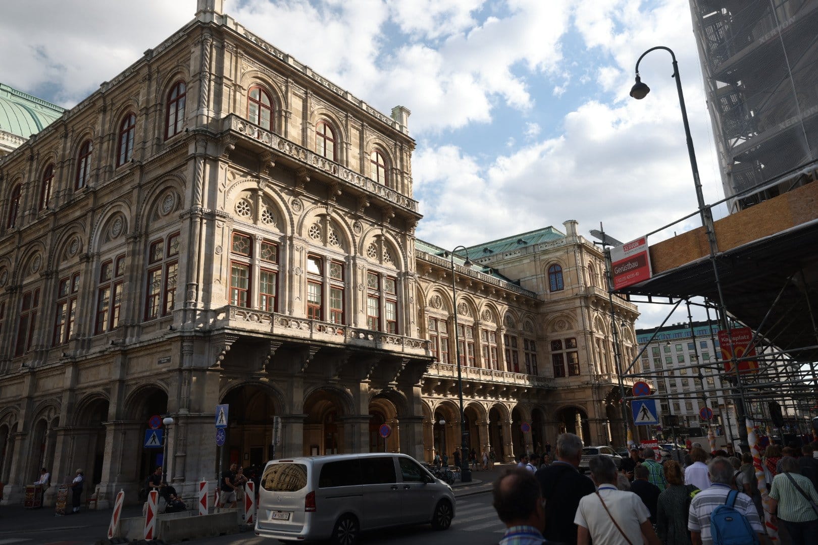 Ópera Estatal e a cidade da música