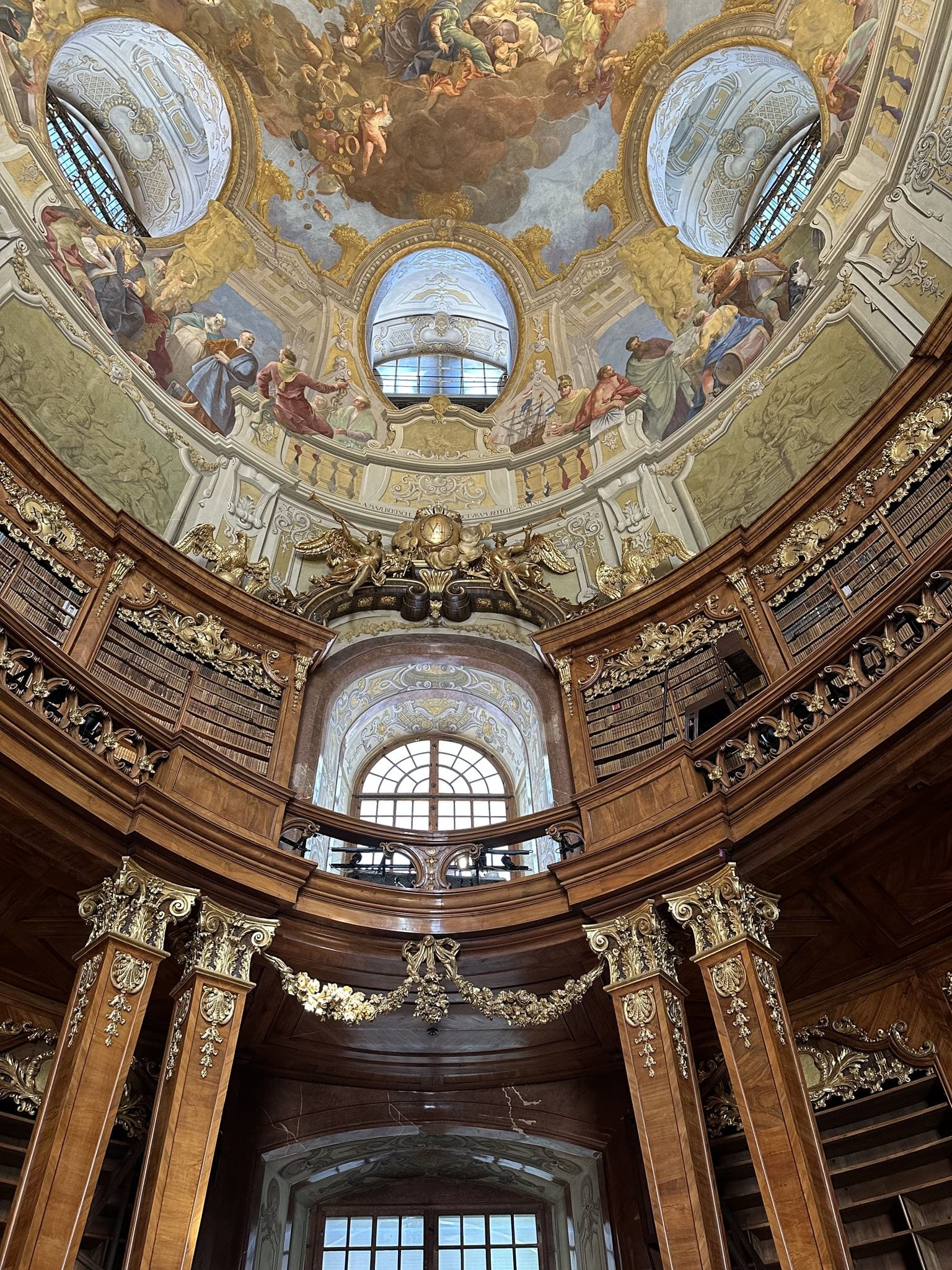 A biblioteca do Hofburg: os únicos 10 euros que a gente pagou