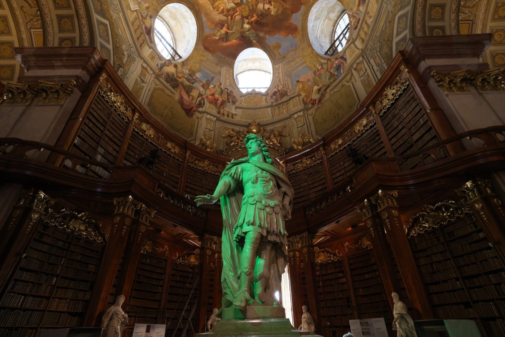 A biblioteca do Hofburg: os únicos 10 euros que a gente pagou